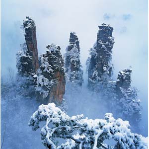 單獨(dú)成團(tuán)O線：（張家界溫泉休閑線路）張家界、天子山、寶峰湖/黃龍洞、鳳凰古城 江埡溫泉/萬(wàn)福溫泉 五日游